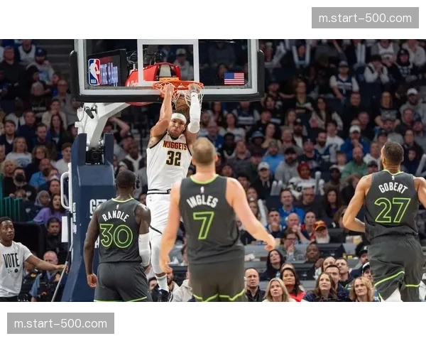 森林狼爱德华兹单打戈贝尔护筐，防守壁垒坚固但进攻单一